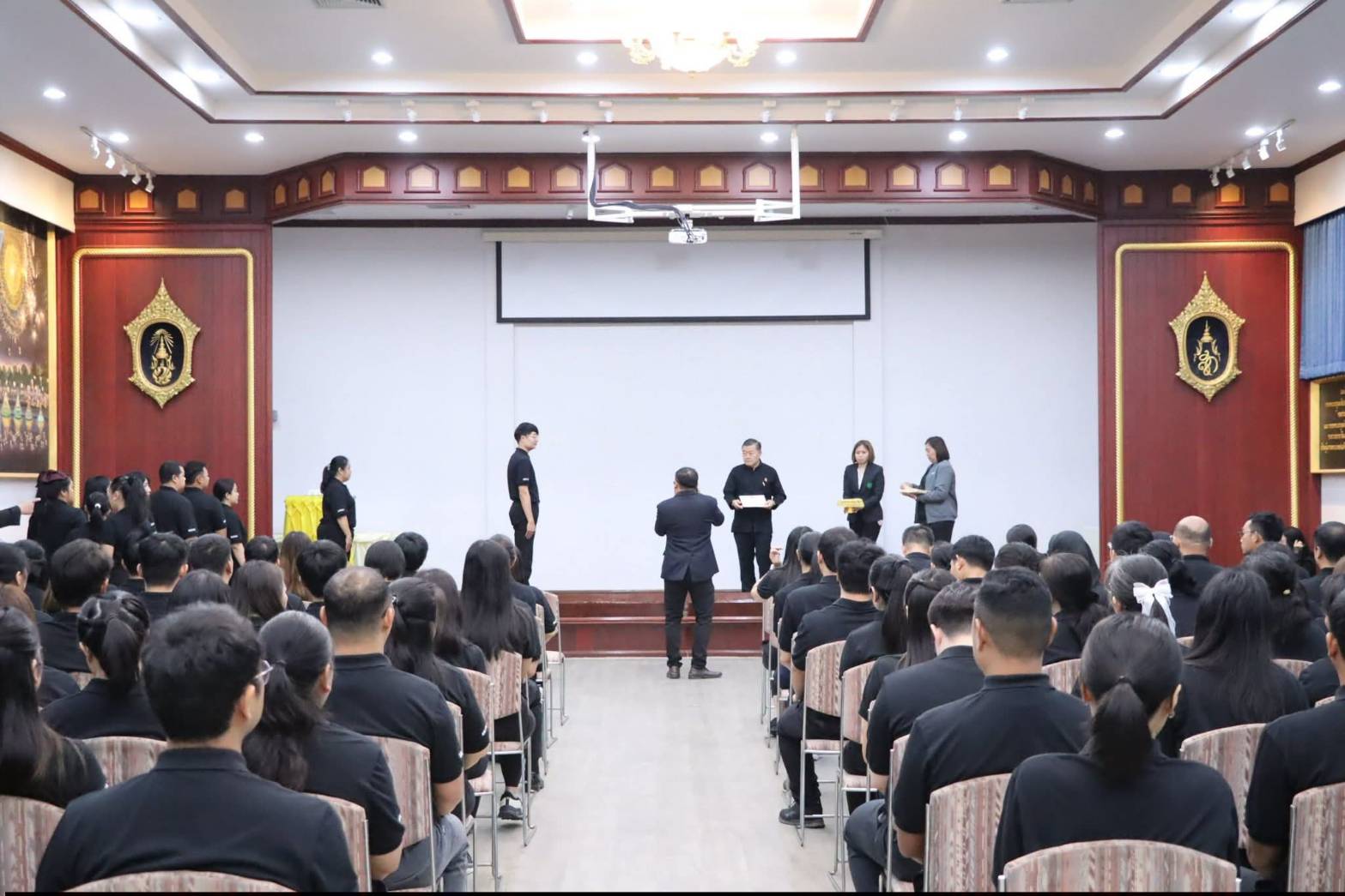 title - ปลัดกระทรวงเกษตรและสหกรณ์ เป็นประธานในพิธีปิดการฝึกอบรมฯ และมอบประกาศนียบัตรแก่ผู้ผ่านการฝึกอบรมหลักสูตร นักบริหารการพัฒนาการเกษตรและสหกรณ์ ระดับต้น รุ่นที่ 78 ณ หอประชุมหม่อมราชวงศ์หญิงรสลิน คัคณางค์ ศูนย์ส่งเสริมและพัฒนาอาชีพเสริมนอกภาคการเกษตร